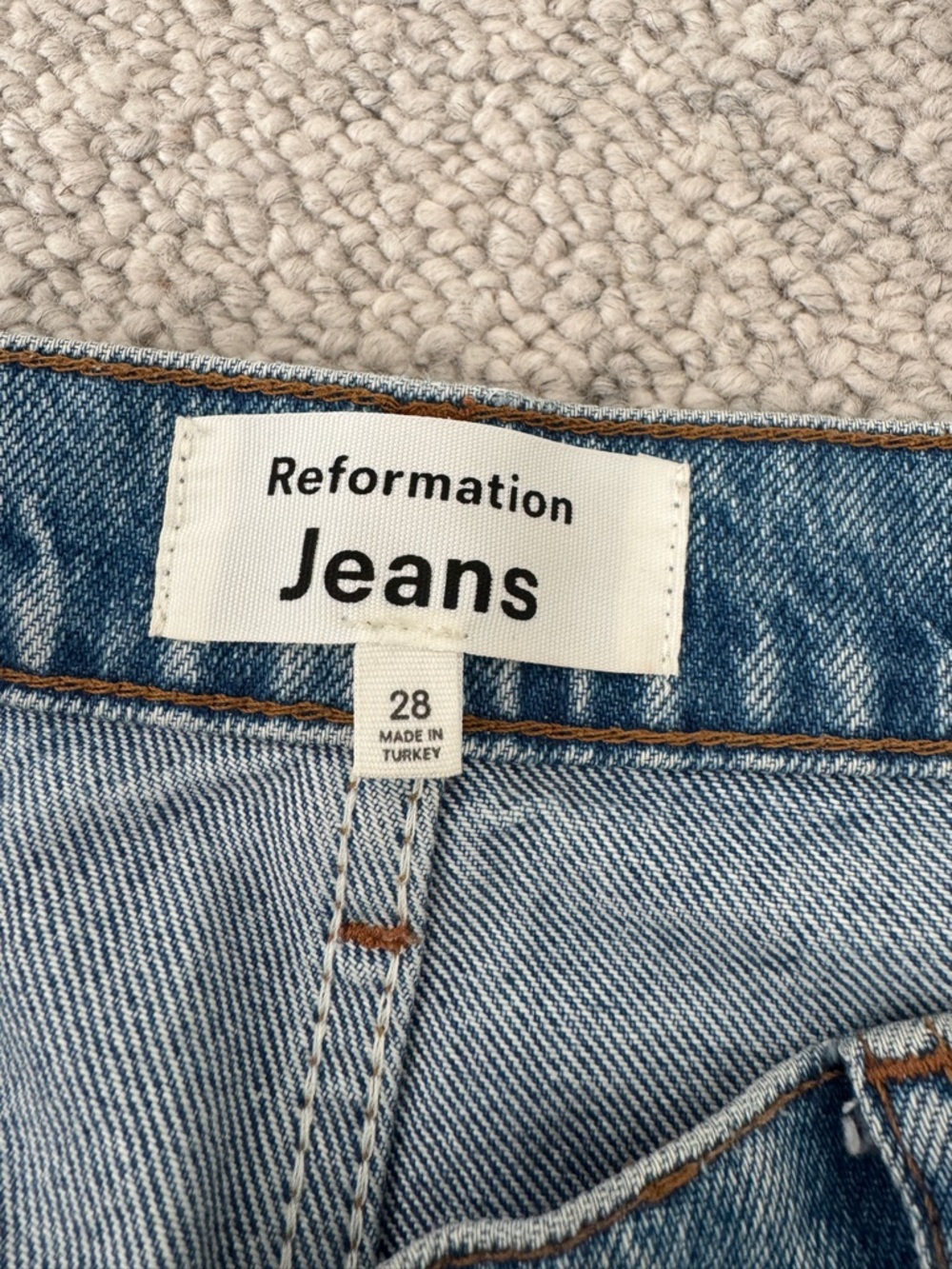Reformation Val 90’s Mid Rise Straight Jeans Size 28 - Picture 4 of 4